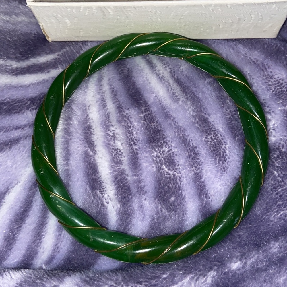 Jade Bracket Wrapped In Gold Thread. - image 2